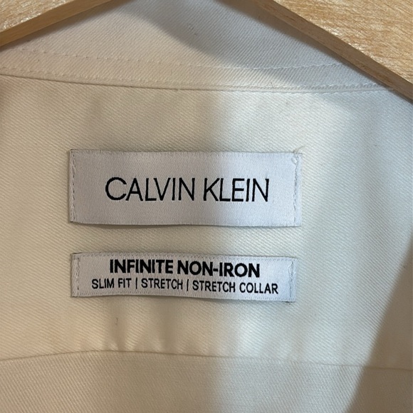 Calvin Klein Slim fit, infinite non-iron Ivory Shirt, Large - Picture 3 of 7